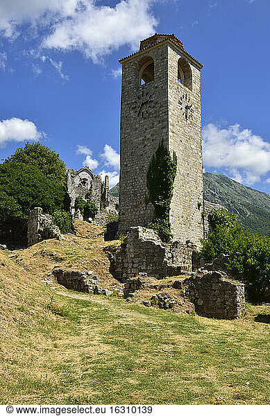 Montenegro  Crna Gora  Kirchturm in der historischen Siedlung Stari Bar