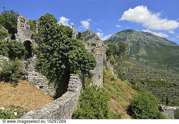 Montenegro  Crna Gora  Rumija-Gebirge  Stadtmauern der historischen Siedlung Old Bar