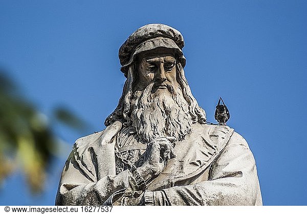 Monument to Leonardo da Vinci (Milan). Piazza della Scala  Milan  Metropolitan city of Milan  Lombardy  Italy  Europe.