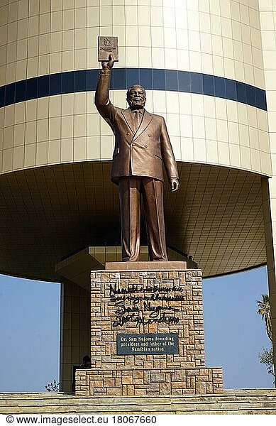 Monument to Sam Nujoma  in front of the Independence Memorial Museum  Windhoek  Windhoek  Independence Museum  Namibia  Africa