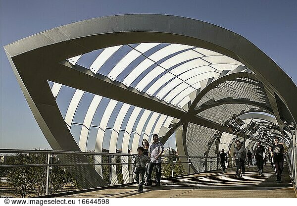 Monumentale Brücke von Arganzuela  Fluss Manzanares  Madrid Rio . MADRID  SPANIEN  EUROPA.