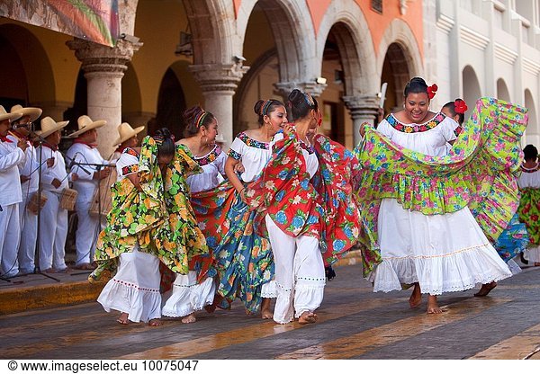 Morgen zeigen Tänzer Musiker Nordamerika Mexiko Tabascosauce Woche Gast Show Sonntag