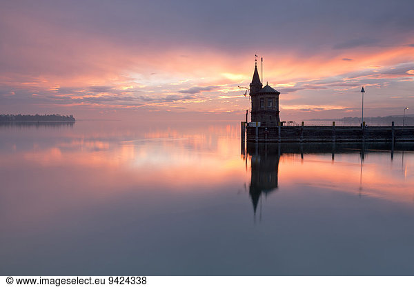 Morgenstimmung mit Imperia im Hafen von Konstanz  Bodensee  Baden-Württemberg  Deutschland  Europa