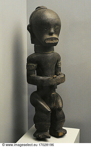 Mortuary figure. Reliquary deceased ancestor ( Bieri ). Fang peoples. Wood and iron. 19th century. Equatorial Guinea  Africa. Museum of the Americas. Madrid  Spain.