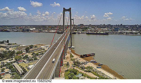 Mosambik  Maputo  Luftaufnahme der Maputo-Katembe-Brücke