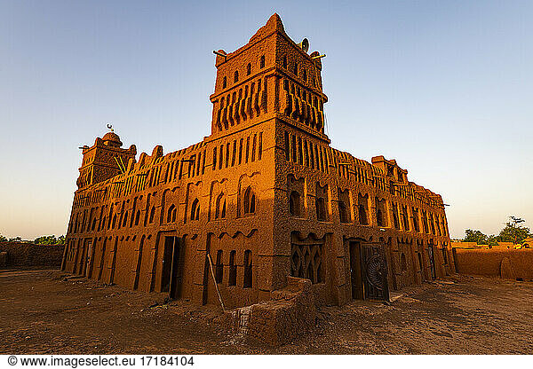 Moschee im sudanesisch-sahelischen Architekturstil in Yamma  Sahel  Niger  Afrika