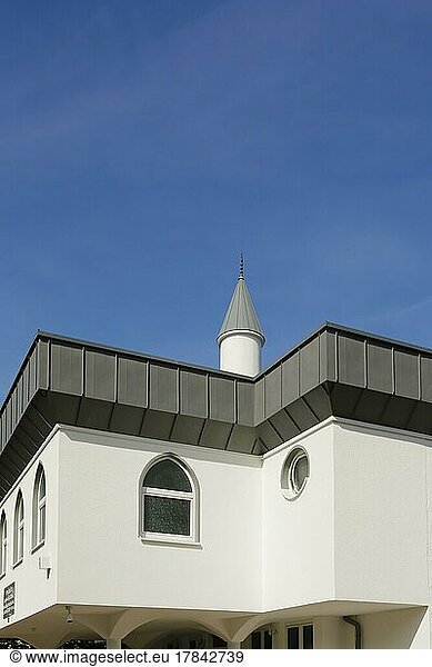 Moschee  Minarett  Turm  Muslim Gemeinde  Treffpunkt der Muslime  ritueller Ort des gemeinschaftlichen islamischen Gebets  Gebäude  Reutlingen  Baden-Württemberg  Deutschland  Europa