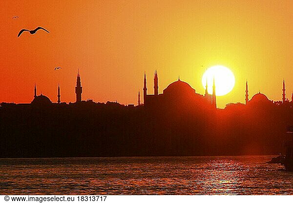 Mosque Hagia Sophia at sunset  Istanbul  Turkey|Moschee Hagia Sophia bei Sonnenuntergang  Tuerkei