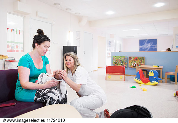 Mother  child (0-1 months) and doctor in waiting room