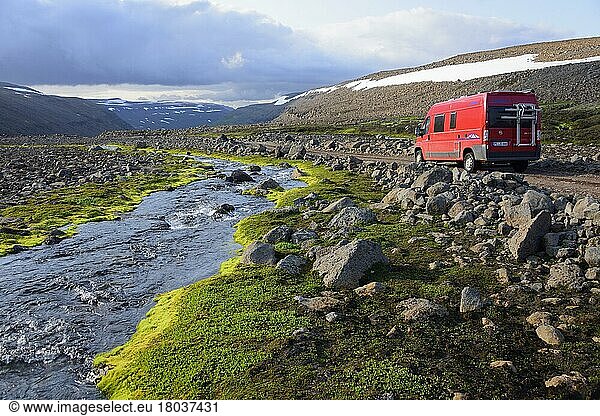 Motorhome  dirt road  Eyjafjardara River  F821  highlands  Iceland  gravel road  gravel road  Europe
