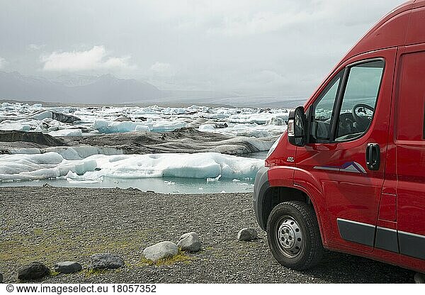 Motorhome  Glacial Lake  Jökulsarlon  Iceland  Europe