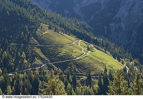 Mountain trail to Plumsalm  Plumsjochhütte  Hasentalalm  Engtal  Karwendel  Pertisau  Hinterriß  Tyrol  Austria  Europe