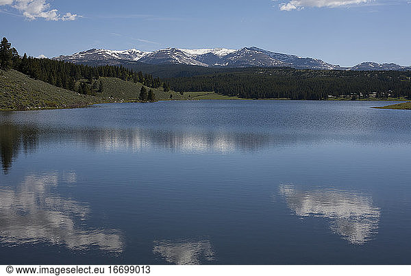 Mountains and lake in Ten Sleep  Wyoming  USA
