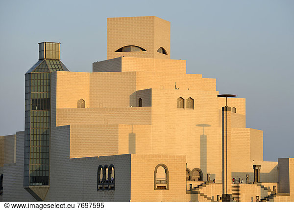 Museum of Islamic Art  nach Plänen von I. M. PEI  Abendlicht