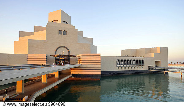 Museum of Islamic Art  nach Plänen von I. M. PEI  Abendstimmung  Corniche  Doha  Katar  Qatar  Persischer Golf  Naher Osten  Asien