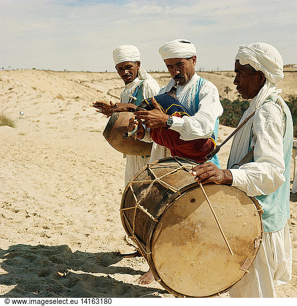 Musicians in Sahara Desert