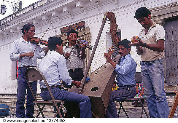 Musiker  Antigua  Guatemala  Mittelamerika