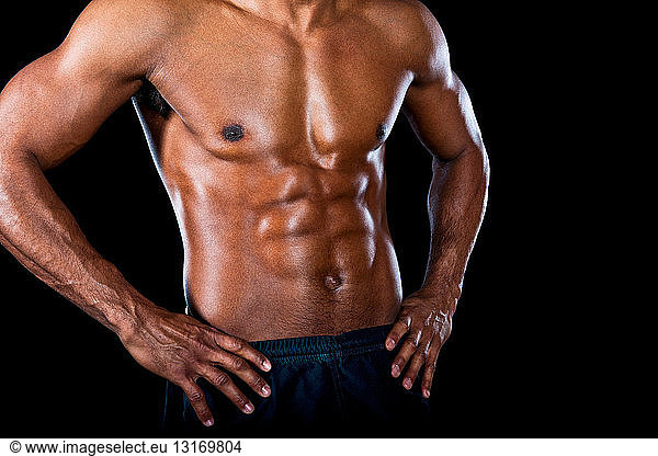Muskulöser Torso eines männlichen Athleten