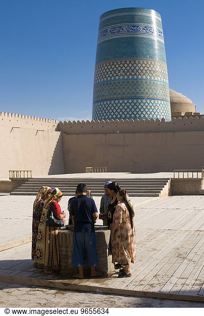 Muslime in der Ichon-Qala Festung  Khiva  Usbekistan  Zentralasien  Asien