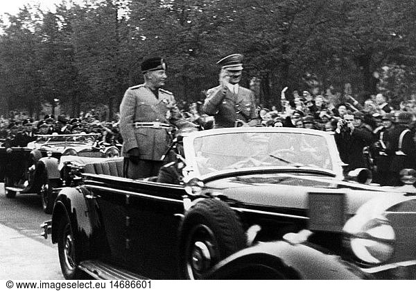 Mussolini  Benito  29.7.1883 - 28.4.1945  ital. Politiker (PNF)  MinisterprÃ¤sident 30.10.1922 - 25.7.1943  Besuch in Deutschland 25. - 29.9.1937  mit Reichskanzler Adolf Hitler im Auto  Berlin