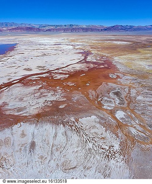 Muster  Luftaufnahme  Laguna Carachi Pampa  Dorf El Pe??n  La Puna  Argentinien  Südamerika  Amerika.