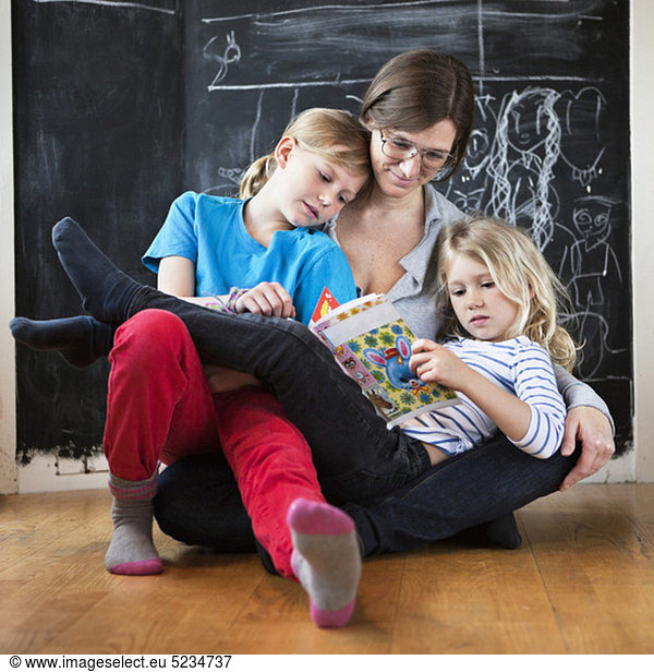 Mutter und Kinder