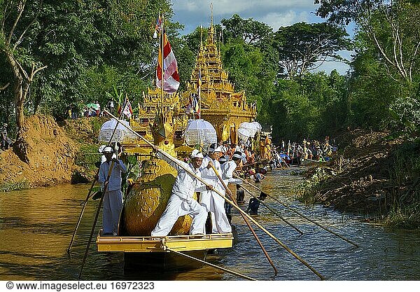Myanmar  Shan State  Inle Lake festival  Procession of the royal barge halfway between In Phaw Khone and Yethar villages.
