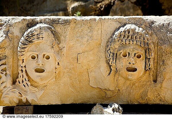 Myra  Amphitheater mit Maskenfries des römischen Bühnengebäudes  Lykien  Türkei  Asien