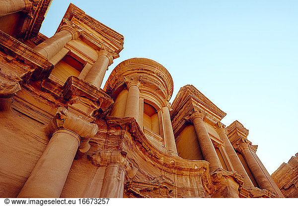 Nahaufnahme des Klosters in der antiken Stadt Petra  Jordanien