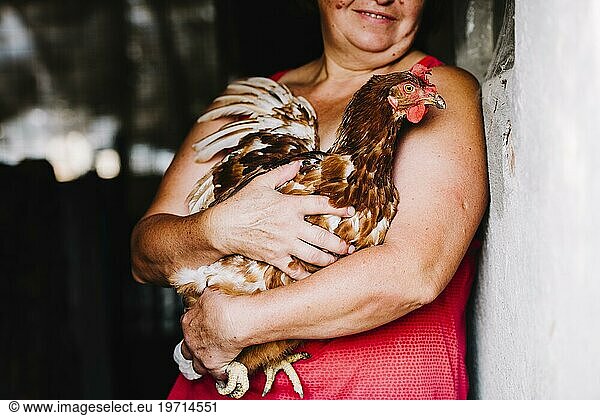Nahaufnahme Frau mit Huhn