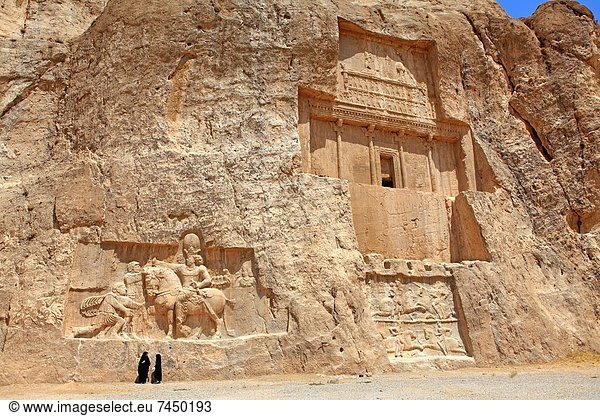 nahe  groß  großes  großer  große  großen  Iran  Persepolis  Grabmal
