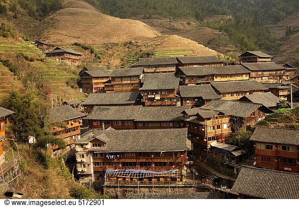 nahe  Großstadt  chinesisch  Dorf  lang  langes  langer  lange  Reis  Reiskorn  Veranda  China  Asien  Drache  Guangxi