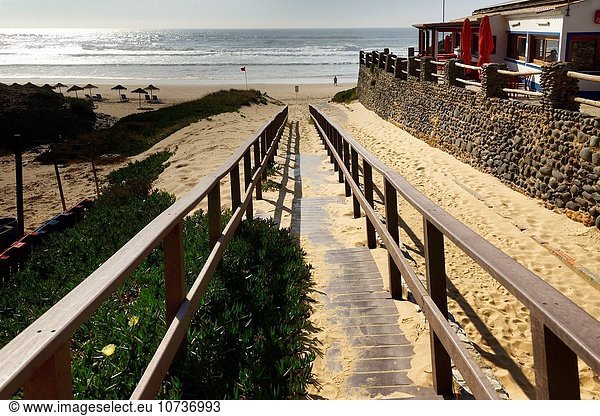 nahe leer Landschaft Strand Eingang Küste nähern Portugal Praia do Castelejo