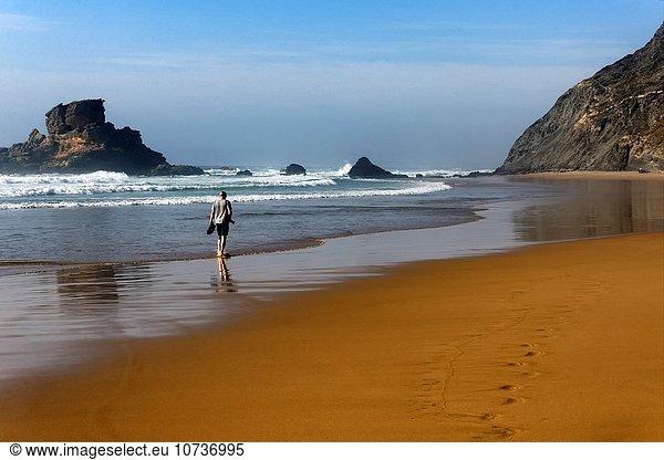 nahe leer Wasser Mann Landschaft gehen Strand Küste 1 Portugal Praia do Castelejo