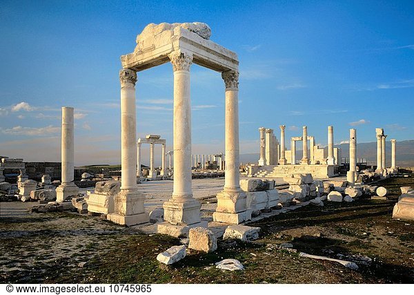 nahe Stadt Großstadt Ruine Griechenland antik griechisch modern römisch Türkei Zeus
