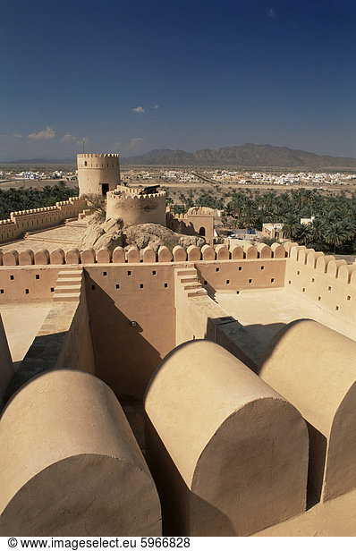 Nakhl Fort  aus dem 16. und 17. Jahrhundert  Batina  westliche Hajar  Oman  Naher Osten