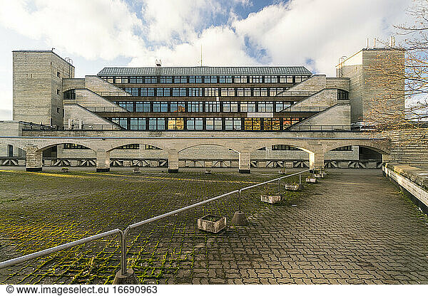 Nationalbibliothek von Estland brutalistisches Gebäude