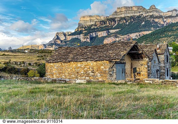 Nationalpark Europa klein Tal Dorf Highlands Zimmer Huesca Spanien