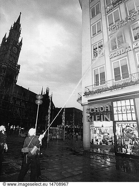 natural disaster/catastrophe  fire brigade  Mary's Square  Munich  12.7.1984