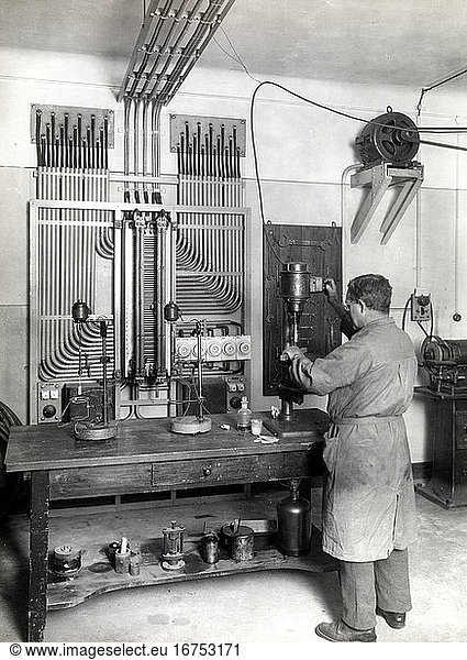 Natural sciences:
Physics. Physics Institute at the Technical University in Berlin. Photo  1920s.