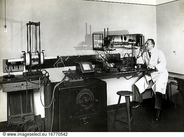 Natural sciences:
Physics. Physics Institute at the Technical University in Berlin. Photo  1920s.
