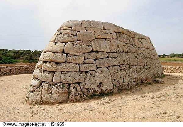 Naveta des Tudons  funerary Tempel (2. 000 v.Chr.). Menorca. Spanien