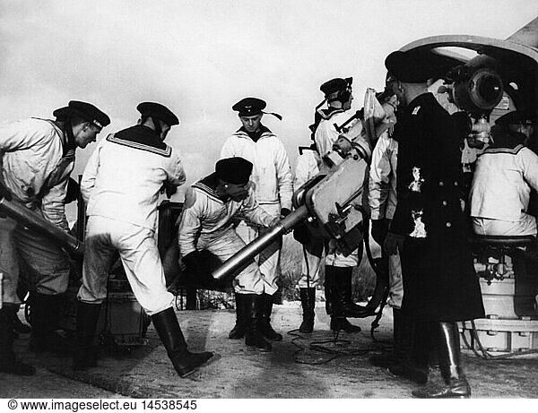 Nazism / National Socialism  military  navy  coast artillery  drill  loading of a gun  2nd half 1930s