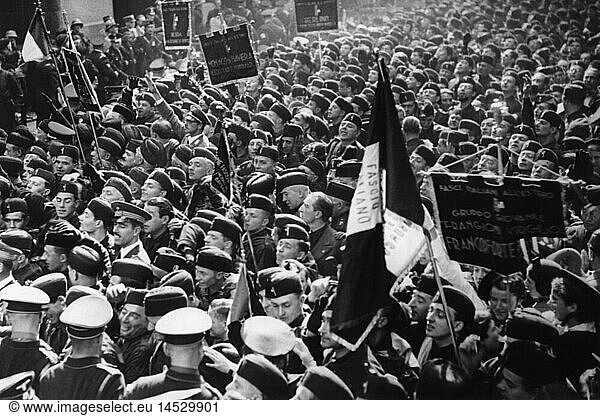 Nazism / National Socialism  politics  Axis Rome-Berlin  journey of Prime Minister Benito Mussolini to Germany 25.- 29.9.1937  arrival in Berlin  Italian fascists in front of the House of Fascio  27.9.1937  crowd  crowds  crowds of people  axis Rome - Berlin  fascism  state visit  state visits  foreign policy  external policy  German Reich  Third Reich  1930s  30s  20th century  politics  policy  viewers  viewer  historic  historical