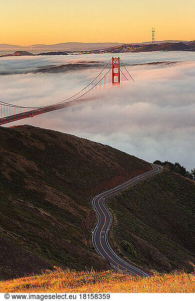 Nebliger Sonnenaufgang Golden Gate Bridge San Francisco Marin Headlands
