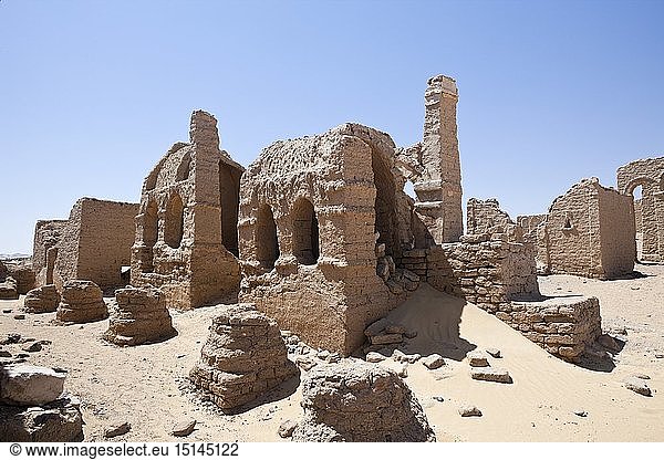 Nekropole von al-Bagawat mit Grabkapellen in Kargha Oase  Libysche Wueste  Aegypten