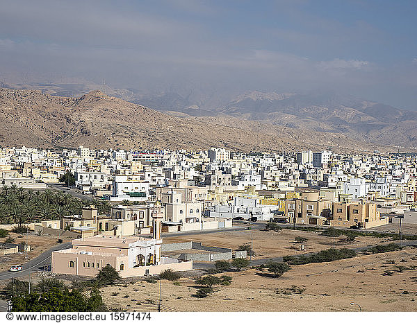 Neubau und Gestaltung in der Stadt Quriyat  Sultanat Oman  Naher Osten