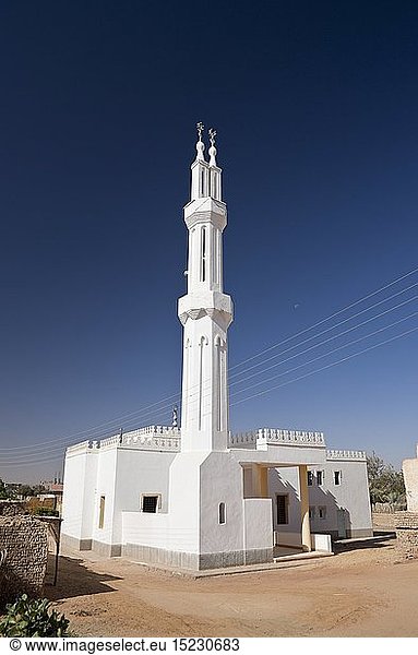 Neue Moschee von Al Qasr in Dakhla Oase  Libysche Wueste  Aegypten