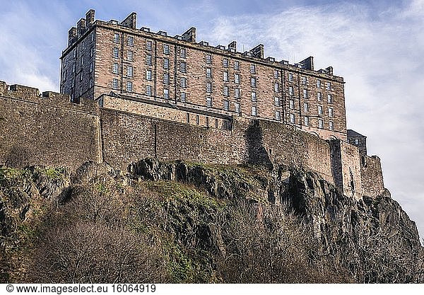 Neues Kasernengebäude von Edinburgh Castle in Edinburgh  der Hauptstadt von Schottland  einem Teil des Vereinigten Königreichs.