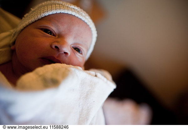 Neugeborenes Kind Junge  Nahaufnahme